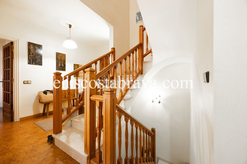 Foto 37d2d86e-e13e-41f8-aba8-5e77e6783e4d. Casa amb xemeneia a Eixample Residencial Escala (L´)