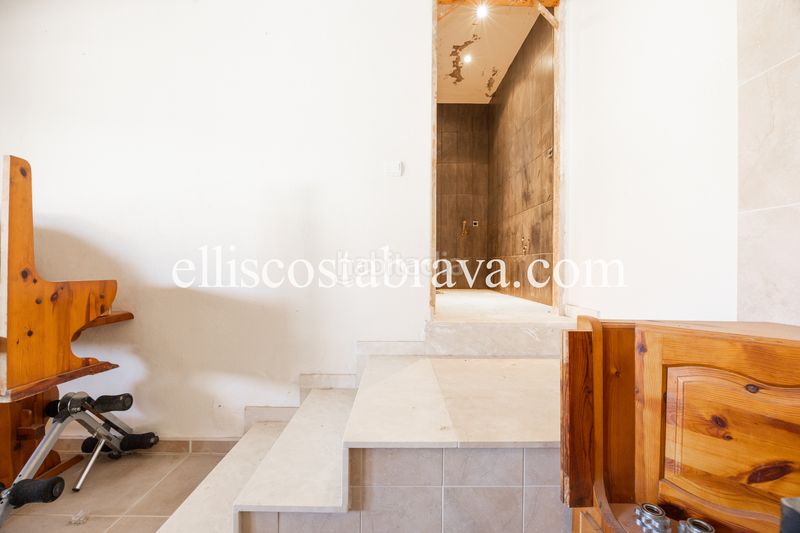 Foto 47bcbb9c-e439-4fa1-8ac5-d75fcb5e7029. Casa amb xemeneia a Eixample Residencial Escala (L´)