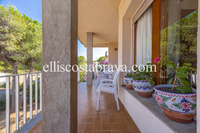 Foto 49259199-bed3-45e9-a999-50f102623fcc. Casa amb xemeneia a Eixample Residencial Escala (L´)