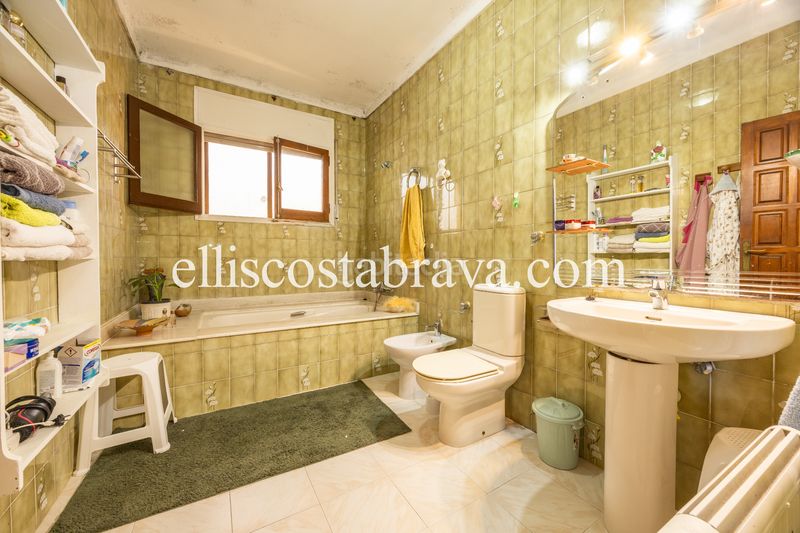 Foto 506058bc-f225-468a-84e9-725ad229ae73. Casa amb xemeneia a Eixample Residencial Escala (L´)