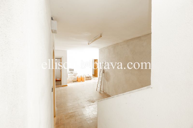 Foto 5940439d-7fe3-42c6-86b4-fae6d4e2d4d0. Casa amb xemeneia a Eixample Residencial Escala (L´)