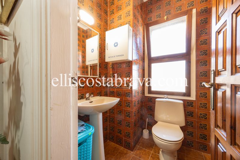Foto 72e18a79-89c3-457e-bc10-aa73e7c02eb8. Casa amb xemeneia a Eixample Residencial Escala (L´)