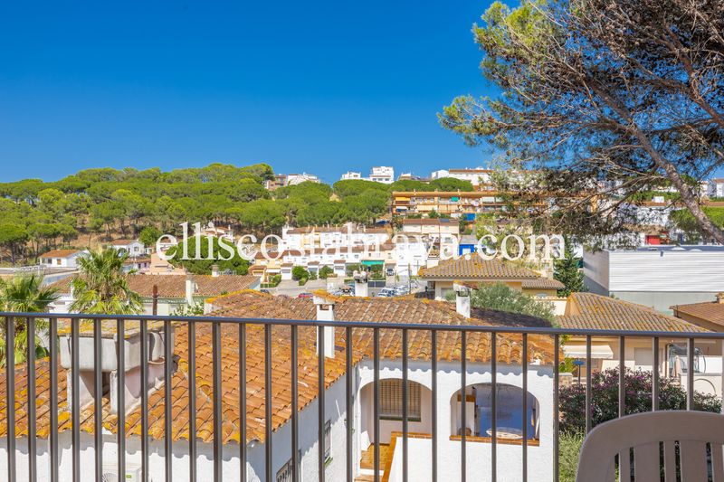 Foto 7eafdddd-ba09-4ff6-958b-c39cb9d03929. Casa amb xemeneia a Eixample Residencial Escala (L´)