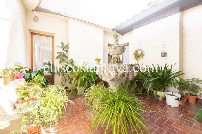 Foto 9bb0bb1a-55db-441e-9735-3632fa6755b3. Casa amb xemeneia a Eixample Residencial Escala (L´)