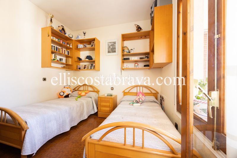Foto a82f28f9-214a-4b47-9ff2-65eaa2a88a7d. Casa amb xemeneia a Eixample Residencial Escala (L´)