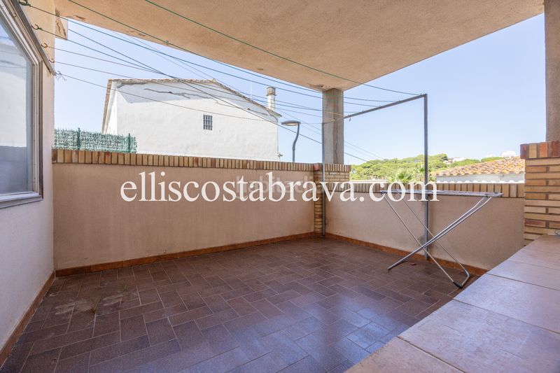 Foto b8050b6c-1e1c-47b0-9ac6-1362bacd763b. Casa amb xemeneia a Eixample Residencial Escala (L´)