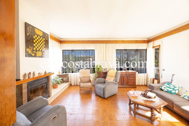 Foto c41625a7-569b-4740-b25c-abf8b9e6c7c4. Casa amb xemeneia a Eixample Residencial Escala (L´)