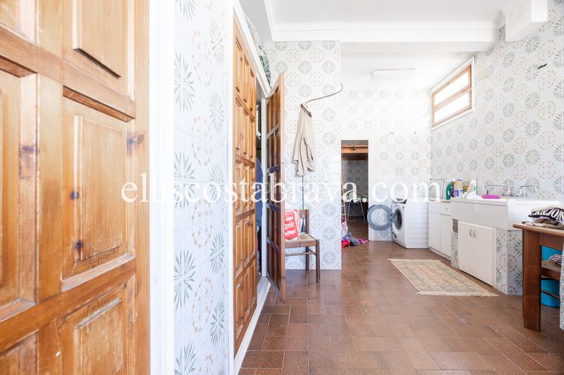 Foto d25f5cd3-fdd2-495f-bac6-d42d75494aaa. Casa amb xemeneia a Eixample Residencial Escala (L´)