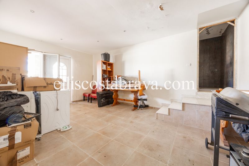 Foto e16ada9f-4384-4e7a-aded-0f8858cb55f9. Casa amb xemeneia a Eixample Residencial Escala (L´)