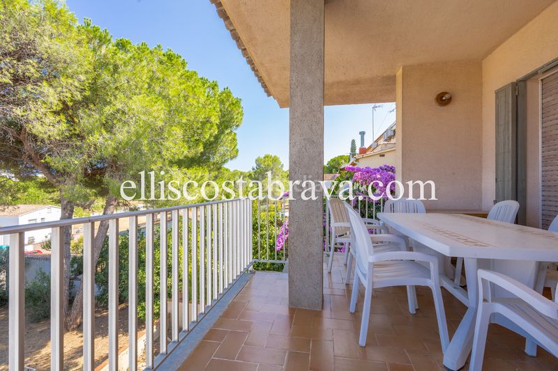 Foto f346f0be-25ea-4dd9-80ba-75e6141f0b99. Casa amb xemeneia a Eixample Residencial Escala (L´)