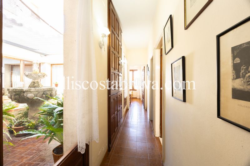 Foto f7625ee0-7b48-425f-928a-67d187804053. Casa amb xemeneia a Eixample Residencial Escala (L´)