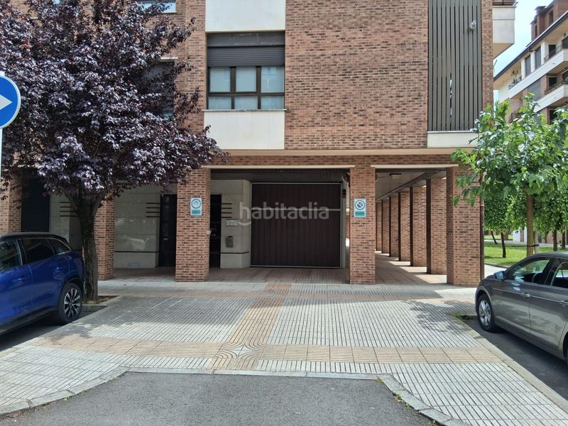 Foto 3813138e-b3da-4f99-afeb-0d99539dd430. Aparcament cotxe a Zarautz