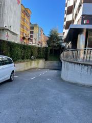 Aparcament cotxe a Milán - Pumarín. Garaje en venta en centro.