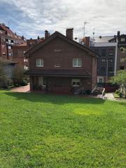 Xalet a El Cristo. Chalet en venta en oviedo, 4 dormitorios.