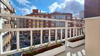 Miete Etagenwohnung in Milán - Pumarín. Piso en alquiler en pumarín, 4 dormitorios.