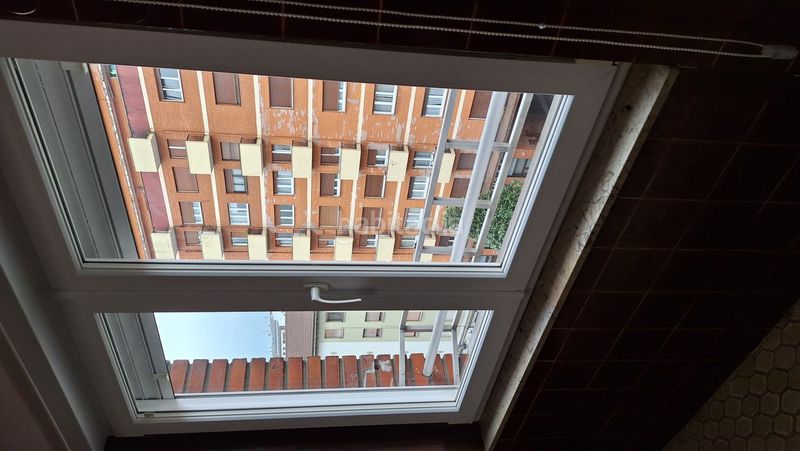 Foto 45b0a7c7-bdf1-4b0a-9f40-160b3b7b9b80. Piso  en venta en avda. torrelavega, 3 dormitorios. en Oviedo