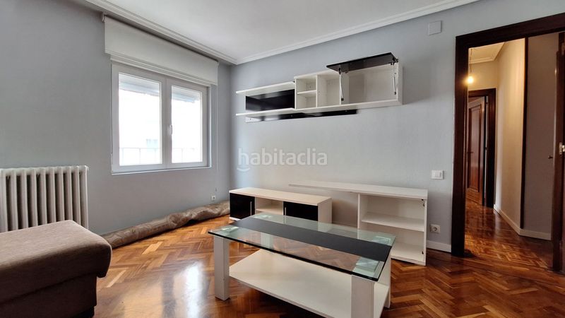 Foto f5d1319b-00e2-4e1c-92ed-b15592c0cf32. Piso  en venta en avda. torrelavega, 3 dormitorios. en Oviedo