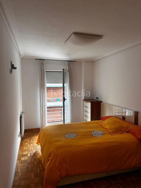Foto b27d5592-5832-4e50-af32-dcf4bf7fc3f7. Pis amb calefacció aparcament a Milán - Pumarín Oviedo