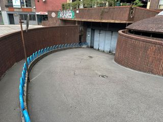 Aparcament cotxe a La Villa - Bazuelo. Garaje en venta en centro.