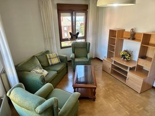 Rent Flat in Salas. Piso en alquiler en salas, 3 dormitorios.
