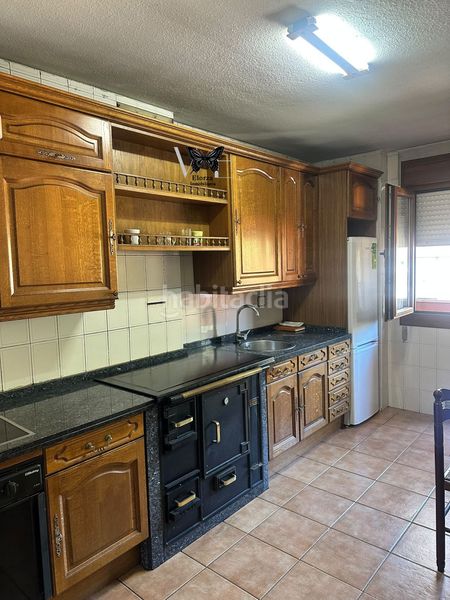 Foto 2ca0b35c-78b2-4773-b7f3-82041cb1966a. Rent flat with parking in Salas