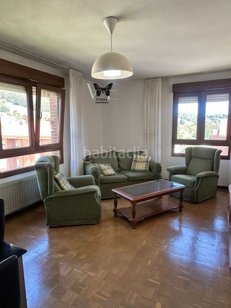 Foto 9377819b-457b-4f8a-8d24-cdf79ec33d30. Rent flat with parking in Salas