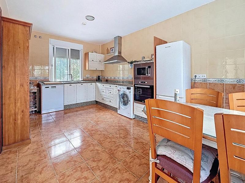 Foto ebe6fe40-ff2f-4040-809b-d84302e4a387. Chalet avec parking dans Carlota (La)