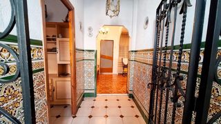 House in Huerta de la Reina - Trassierra. Casa de dos plantas junto a la estación !!