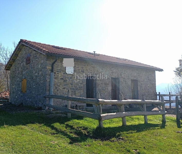 Foto 5a62a8a3-b121-4bfa-b4eb-d61628f6cdab. Casa amb calefacció a Quirós