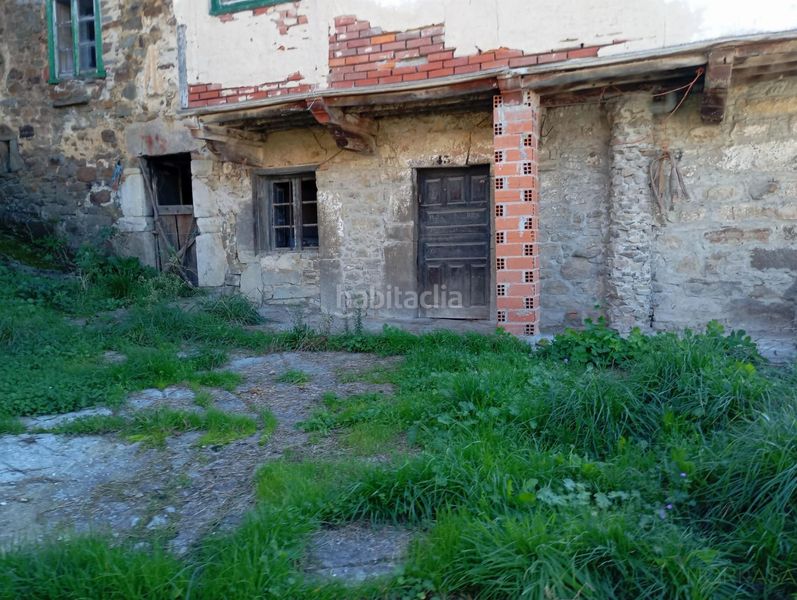 Foto ac8944f0-a06c-46a0-a3ec-3e47bdfb0b52. Casa a Quirós