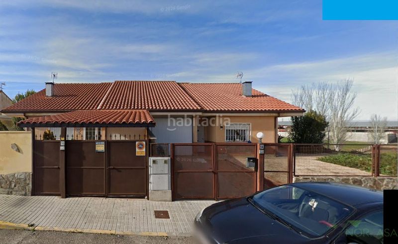 Foto 43e05894-a8c1-4efc-9d29-eb5810854934. Casa adossada amb aparcament a Novés
