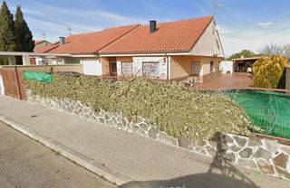 Casa a schiera in Novés. Novéscasa