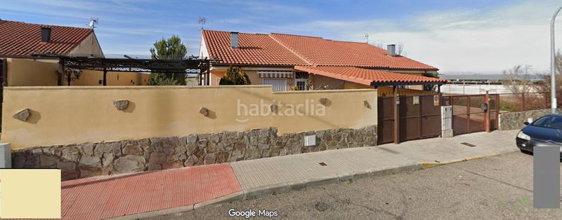 Foto a8033817-3219-44a8-8c1b-8579155ffb6c. Casa adossada amb aparcament a Novés
