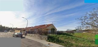 Casa adossada a Novés. Novéscasa