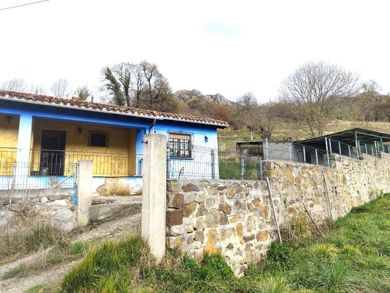 Foto 6e130b0c-7b9a-405e-ada0-e63fe9eed3d9. Casa a Quirós