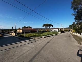 Terreny residencial a Llagostera. Terreno en urbanización els escuts de llagostera, de 466 metros