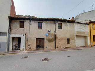 Casa a Cass de la Selva. Se vende finca en el centro de pueblo a 1 minuto a pie de la pla