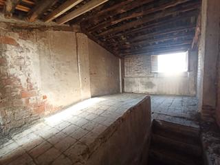 Casa adossada a Cass de la Selva. casa para reformar!