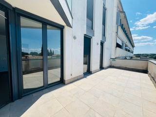 Etagenwohnung in Cassà de la Selva. ¡piso con terraza i plaza de aparcamiento!