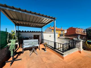 Casa adossada a Llagostera. Bonito chalet adosado en venta, situado en una zona residencial