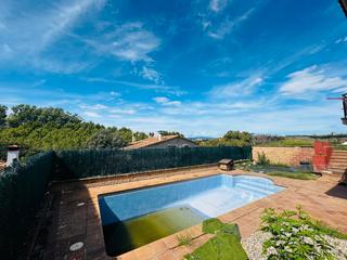 Casa  Carrer costa brava 24. En venta, vivienda unifamiliar aislada, situada en zona muy tran