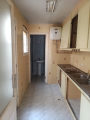 Reihenhaus  Carrer de miquel surís. Casa con muchas posibilidades y amplia terraza