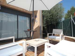 Chalet  Carrer de francesc macià. Bonita y cuidada casa esquinera en zona residencial de cassà de
