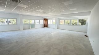 Lloguer Local Comercial  Carrer del remei. Local de 100 m² en primera planta, recién reformado,