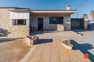 Chalet en Grau - Quintanes. Casa unifamiliar con piscina en amposta