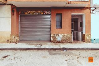 Casa adossada a Santa Bàrbara. Casa unifamiliar con almacen y terraza en venta en santa barbara