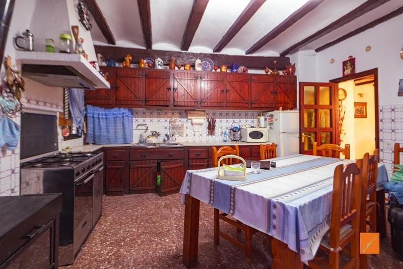 Foto eff440d0-7463-4ba2-b296-76ffbc3797ab. Masia amb aparcament a Masdenverge