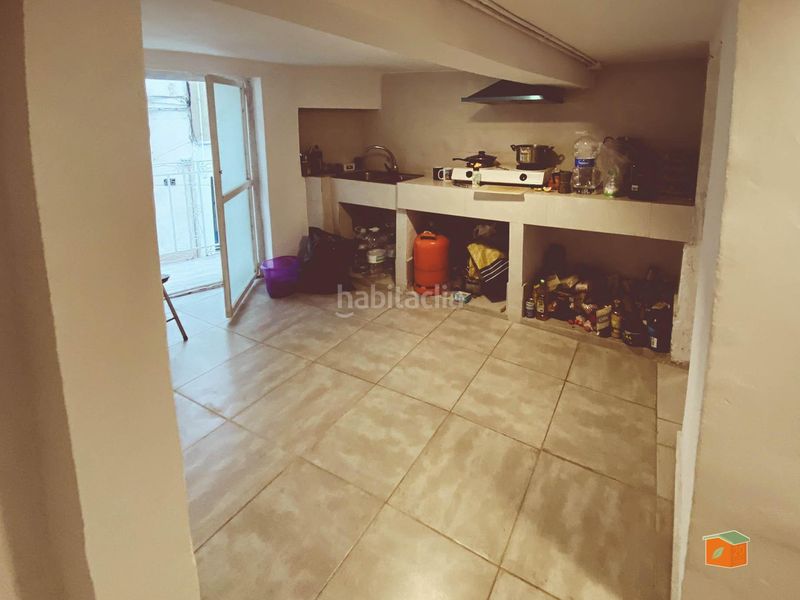 Foto dea529ce-94de-466d-b7f6-8b229b745046. Casa adossada a Casc Antic Amposta