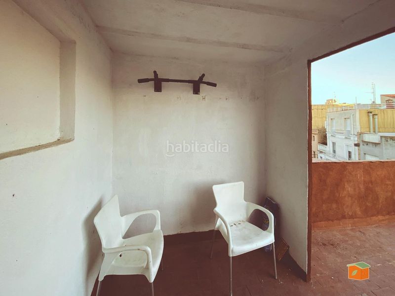 Foto e0db9e70-b089-4c46-aba2-6a83f0173c3c. Casa adossada a Casc Antic Amposta