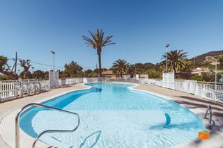 Semi detached house in Alcanar. Casa con jardin, pista de tenis y piscina comunitaria, en venta